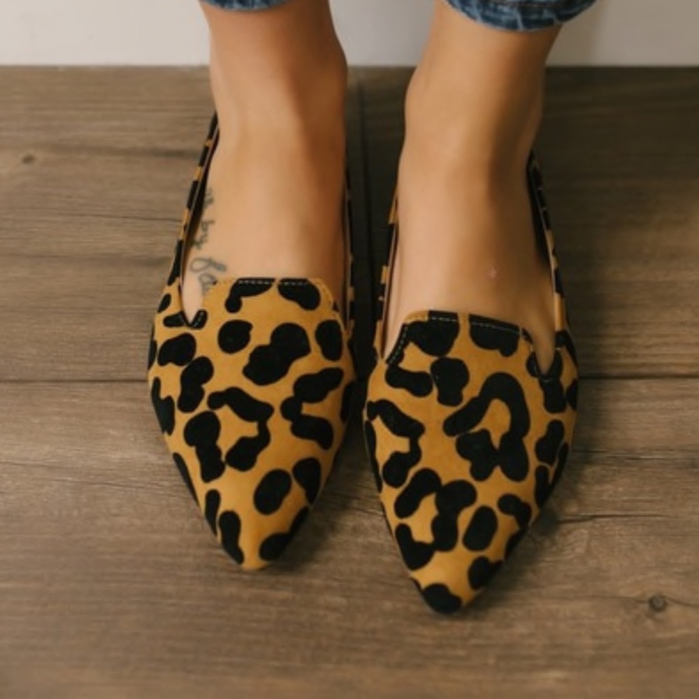 ! Restock! 😍Pointed toe leopard loafer - Picture 2 of 7